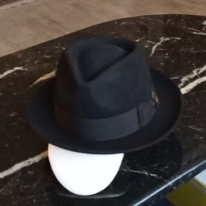 A beautiful black high quality wool all around hat, great for All occasions